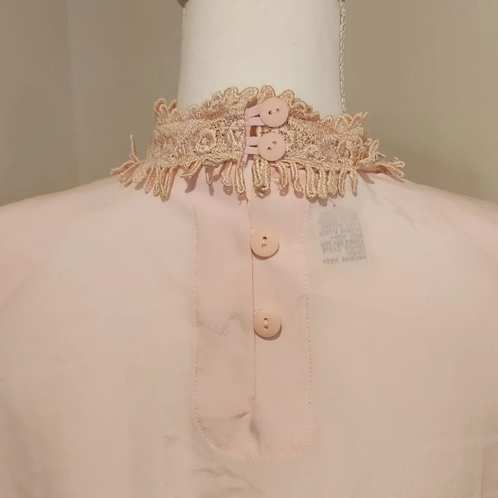 Vintage Worthington Womens's Light Pink Blouse with Lace detail, size 8 - Picture 6 of 12